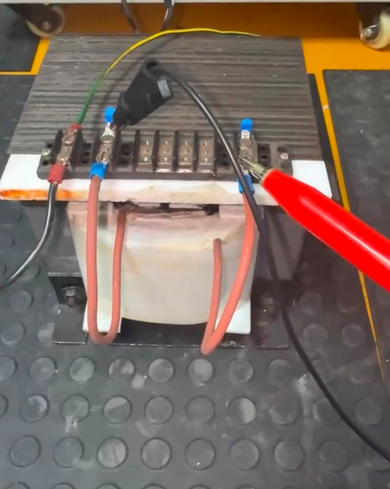 Rebobinando o Trafo de alta tensão 1200AC 1.5A